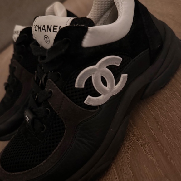 Chanel shoes - Picture 2 of 2